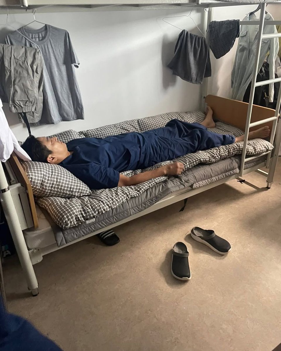 guratanrendra's tweet photo. The kind of day where you just want to lie in bed all day. Good morning everyone. https://t.co/AmklME1zit