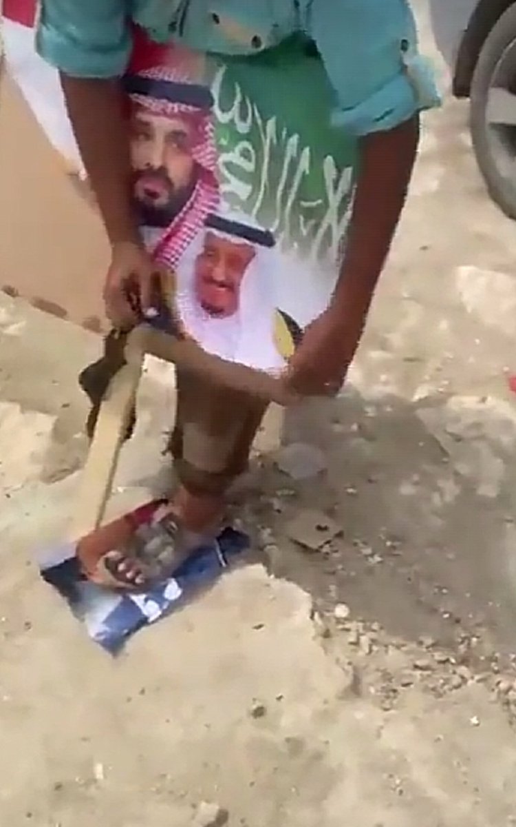 abonmoni's tweet photo. @aljanoubalyoum الله يلعنكم ويلعن  السعودية لا تتكلمو باسم الجنوبيين يا بناكسة
هذا هو نظر الجنوبيين للسعودية https://t.co/7XQ1ghOBFs