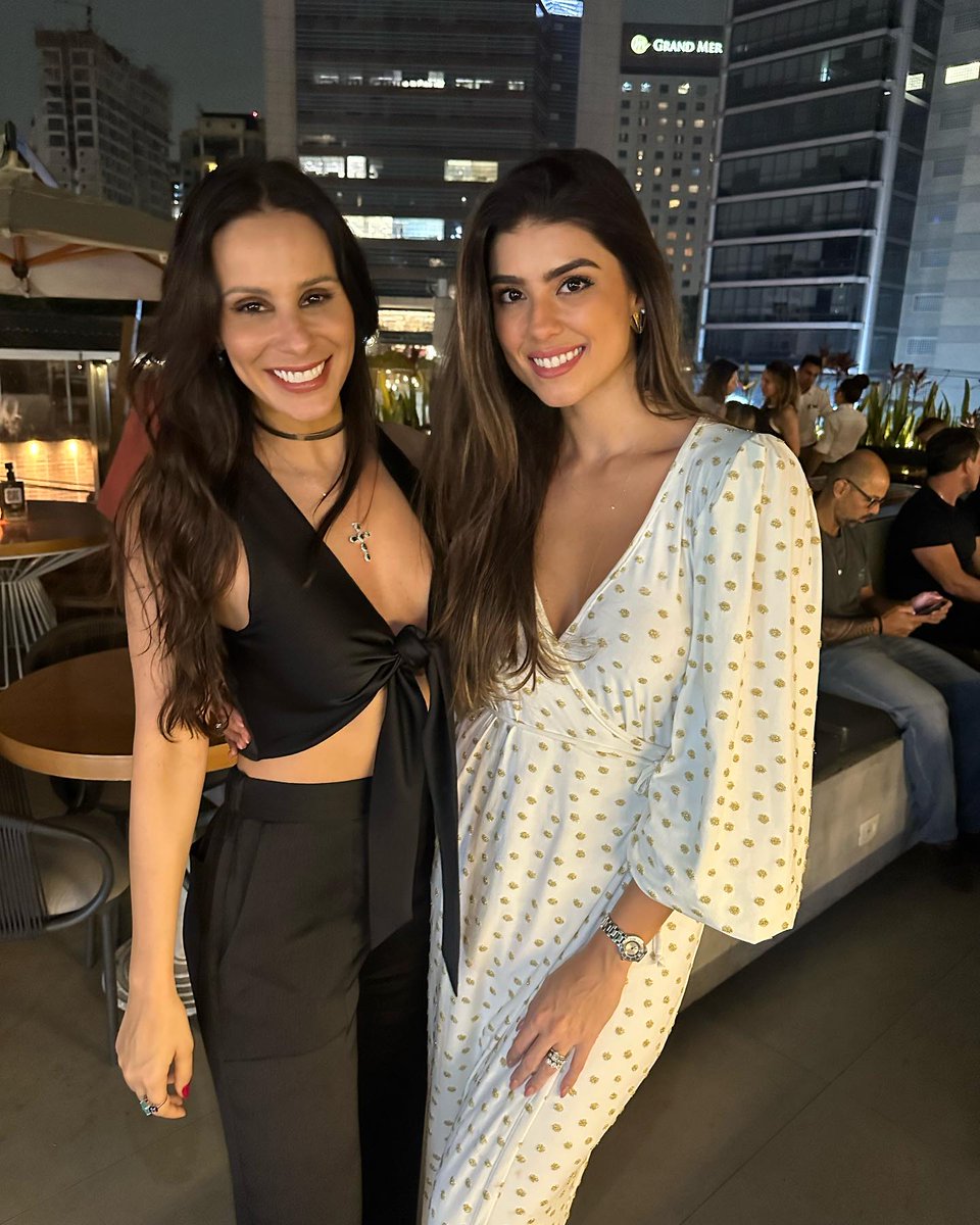 Alice85729's tweet photo. Tonight’s happiness is simple: good friends, a great mood, and the city skyline at night✨
Some moments don’t need elaborate plans; simply laughing together makes them worth cherishing. https://t.co/4LgVi2HBNz