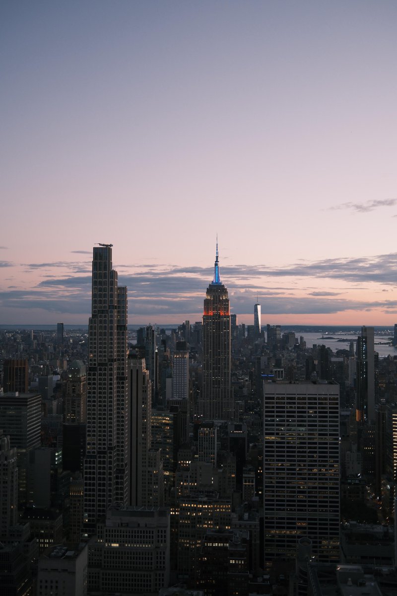 HazelDaily117's tweet photo. #NYCNightView #Manhattan #NYCObservationDeck https://t.co/T8QHcMXwut