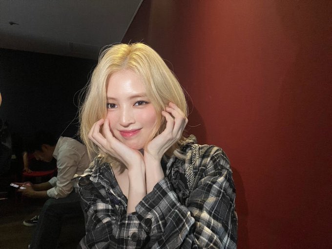 ikend0it's tweet photo. 한소희라는 여자는 어쩜 보면 볼수록 매일매일 더 좋아지는거냐구… https://t.co/0zcjyzSGRs