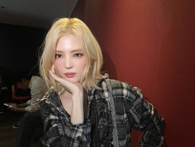 ikend0it's tweet photo. 한소희라는 여자는 어쩜 보면 볼수록 매일매일 더 좋아지는거냐구… https://t.co/0zcjyzSGRs