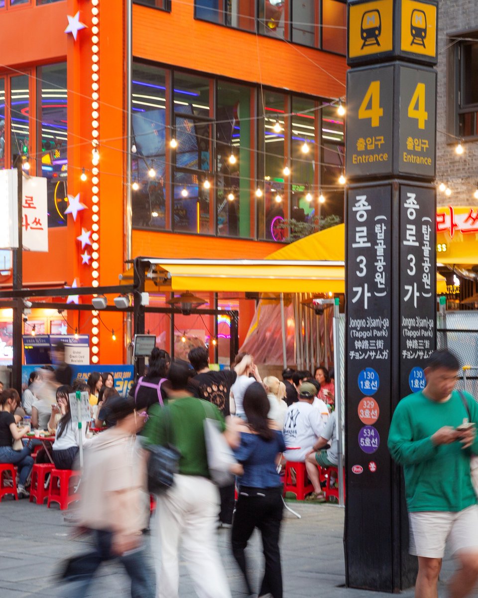 Seoul_gov's tweet photo. Jongno 3-ga — where old and new Seoul meet ✨

From hanok alleys and hidden workshops to late-night pojangmacha, experience the unique charm of Seoul’s historic neighborhood.

🔗https://t.co/rT6tQ0sfgn https://t.co/E1MTCaQOIC