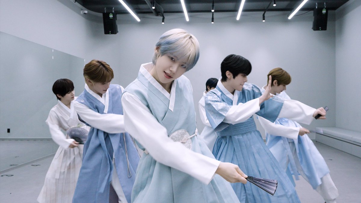 TUNEXX_official's tweet photo. TUNEXX(튜넥스) 'BLUE MODE' 한복 ver.

➩ https://t.co/50VhHLCqda

#TUNEXX #튜넥스 
#BLUE_MODE https://t.co/3XTQOBJIMq