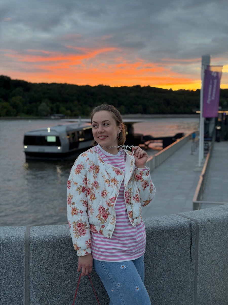 VioletVosfg's tweet photo. Это я от закатов кайфую, сейчас уже дома🌅💁🏼‍♀️
#Борискина #Moscow #чемрозовеезакаттемблагороднееподкат😅 https://t.co/QptiY883jb