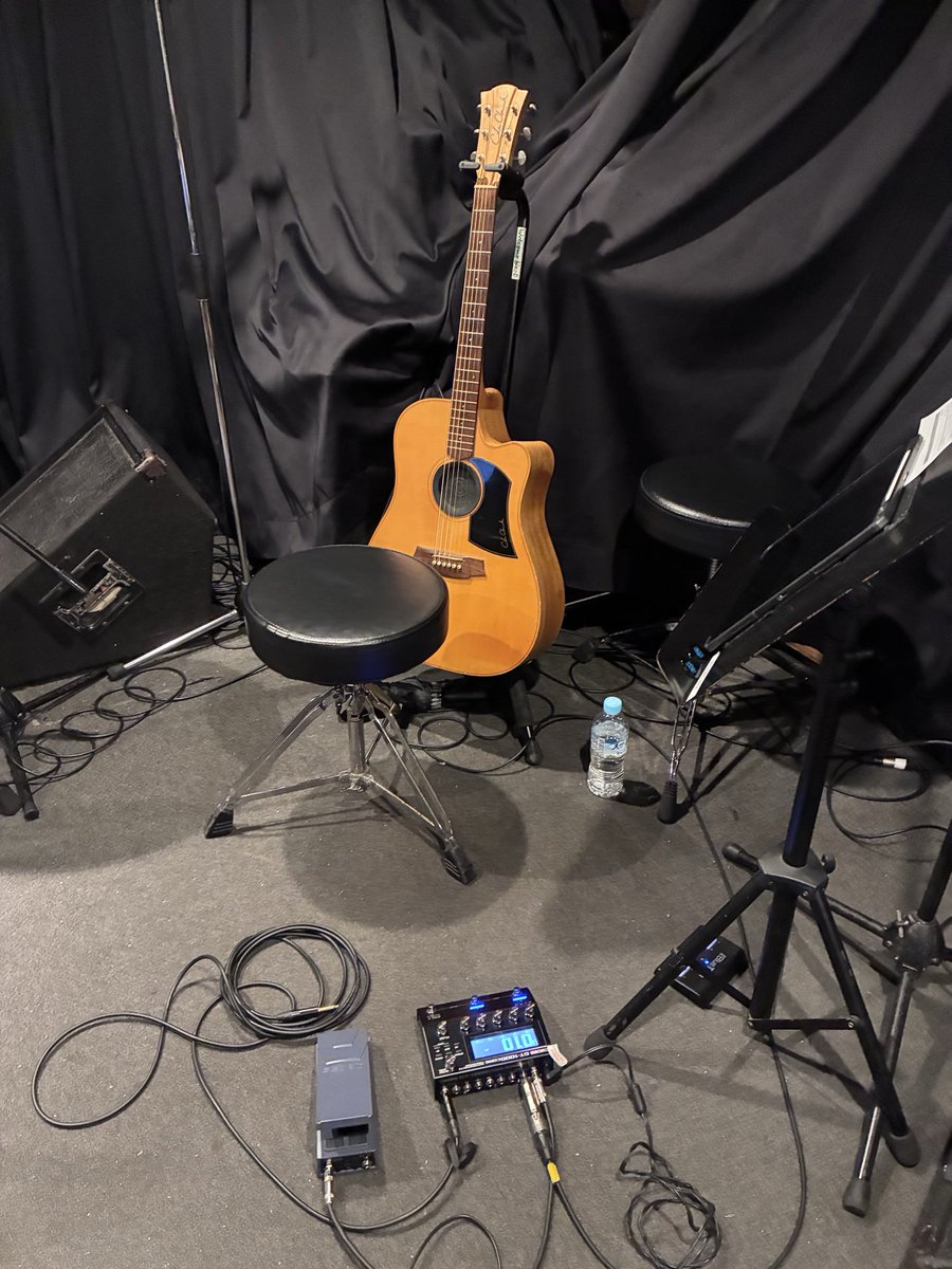 konchamun's tweet photo. 今日は昼からアコギ仕事🎸 https://t.co/UFjsoODTsK