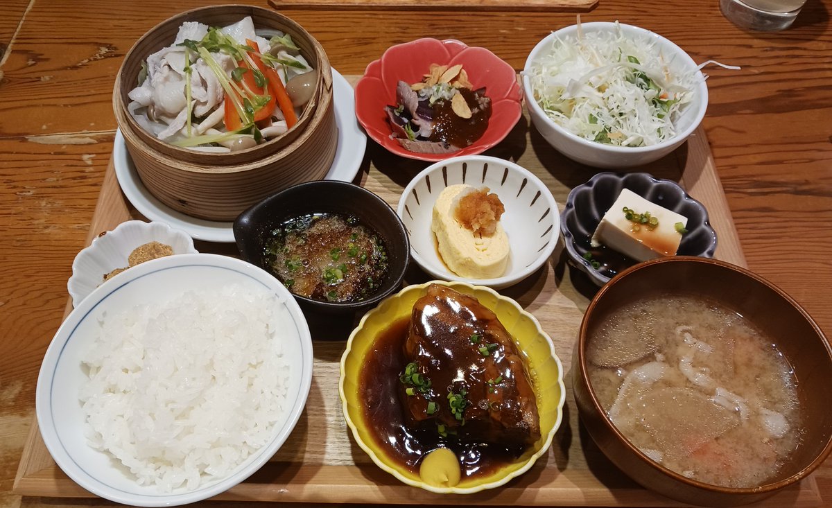 CODE_Number24's tweet photo. 2026.9.22(WED)
HiGH&LOW
10 FEVER
in Kアリーナ Day 1
ご飯🍴🍚食べて、
グッズは欲しい物売り切れてCAPSULEはほぼステッカーで天界の席へwww
LEVEL7めっちゃ盛り上がった🔥ファンタ新曲♪ゆせの新世界出演の発表もあったし😆
慧ちゃんのタンクトップ姿💚
楽しかった💯
#HiGHLOW
#FANTASTICS https://t.co/sgzpYfzrj5