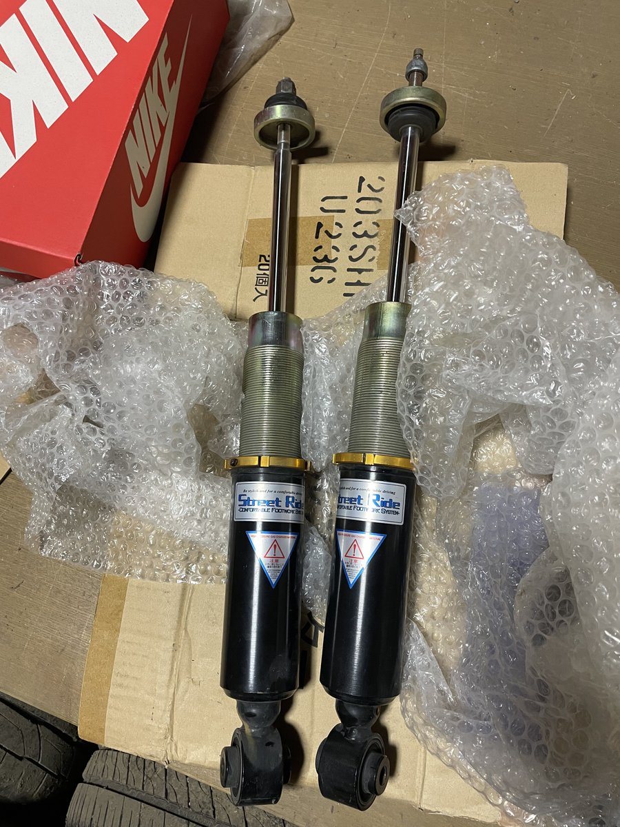 ExMsr's tweet photo. 20アルヴェル車高調
売りです

けっこう綺麗で抜けも無く、ブッシュも生きてます。
オーバーホール期間の繋ぎでリアショックだけ使ってました。

直接受け渡し58000円 https://t.co/DwZay4lYhp