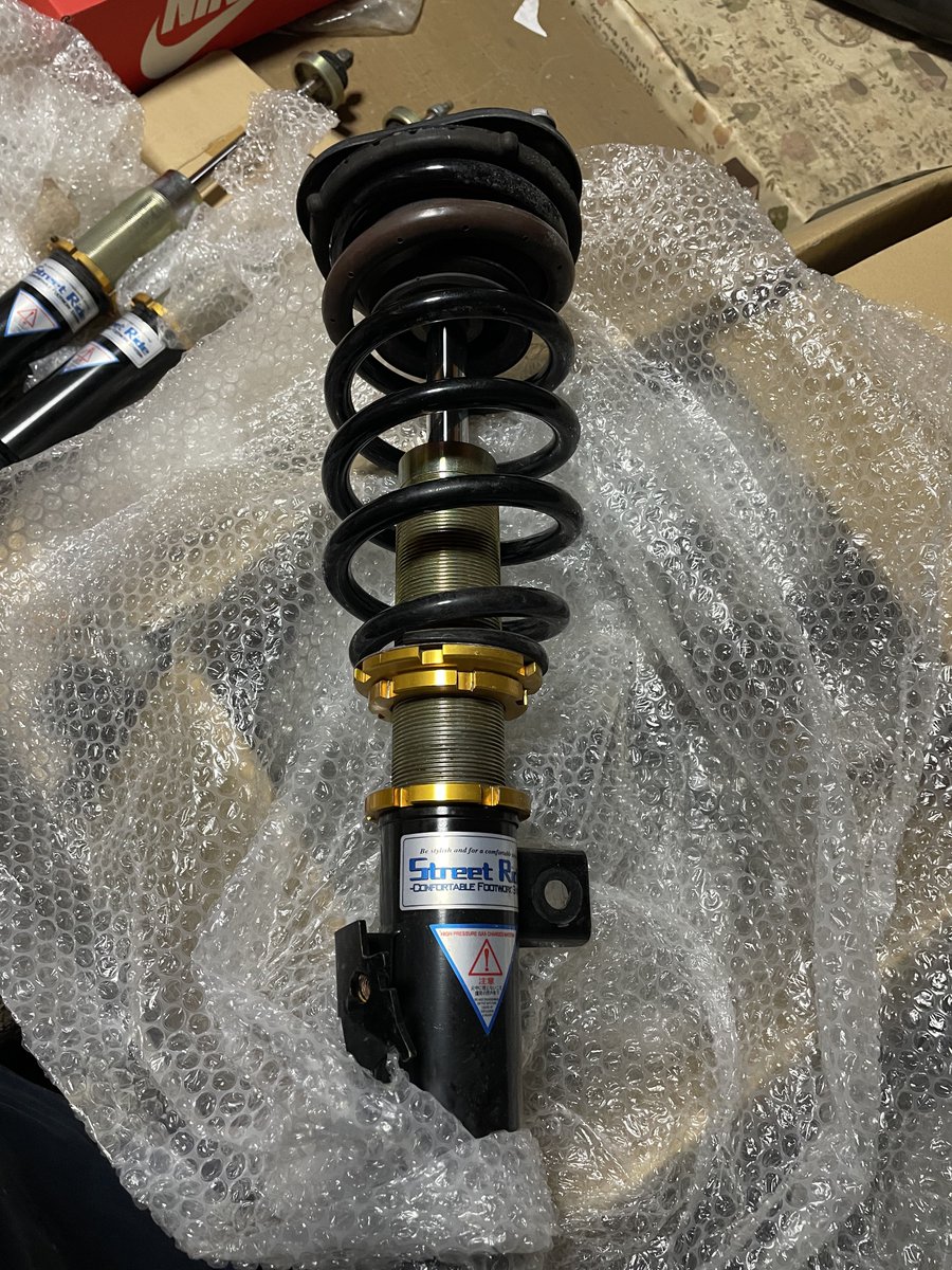 ExMsr's tweet photo. 20アルヴェル車高調
売りです

けっこう綺麗で抜けも無く、ブッシュも生きてます。
オーバーホール期間の繋ぎでリアショックだけ使ってました。

直接受け渡し58000円 https://t.co/DwZay4lYhp