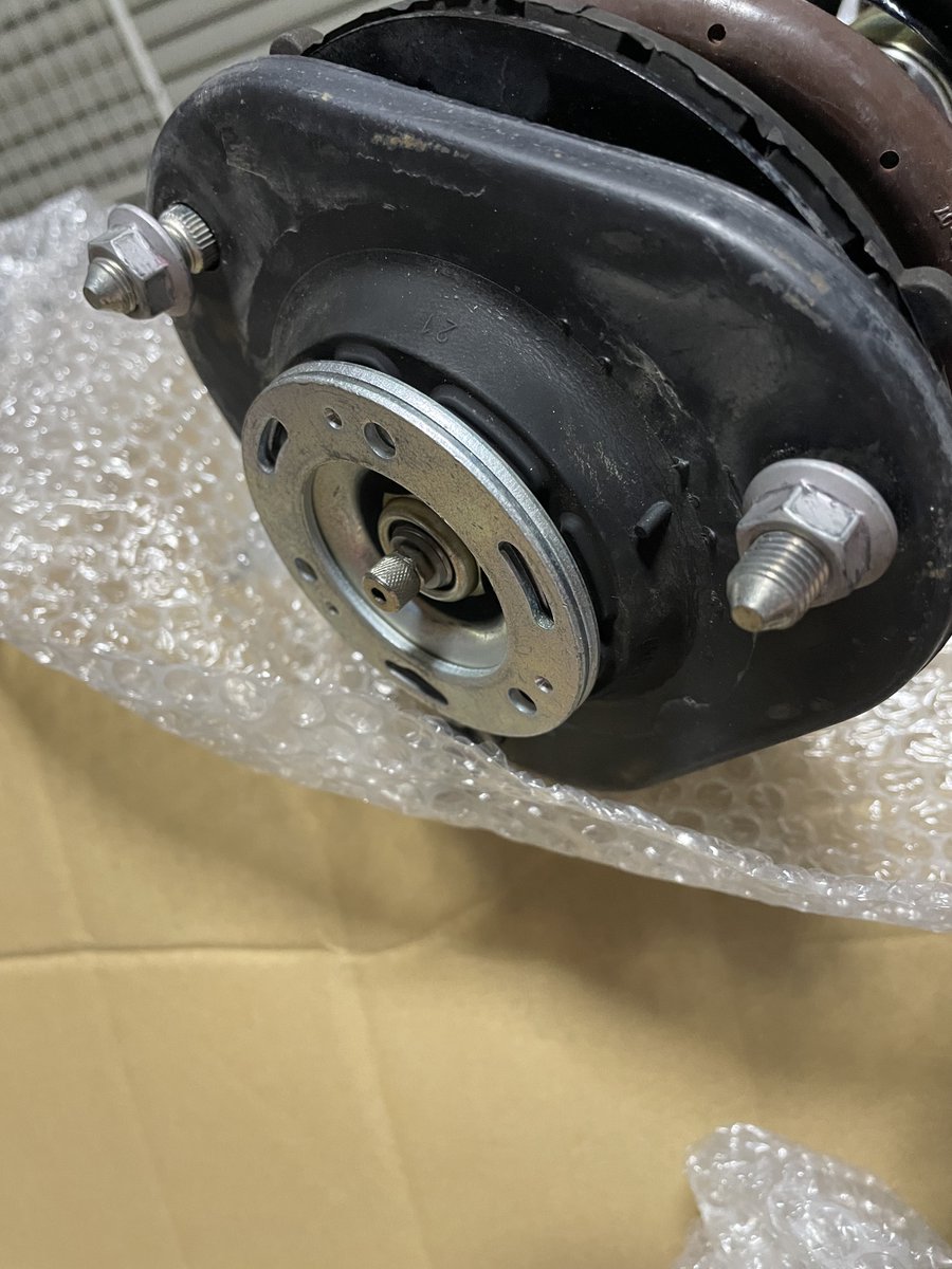 ExMsr's tweet photo. 20アルヴェル車高調
売りです

けっこう綺麗で抜けも無く、ブッシュも生きてます。
オーバーホール期間の繋ぎでリアショックだけ使ってました。

直接受け渡し58000円 https://t.co/DwZay4lYhp