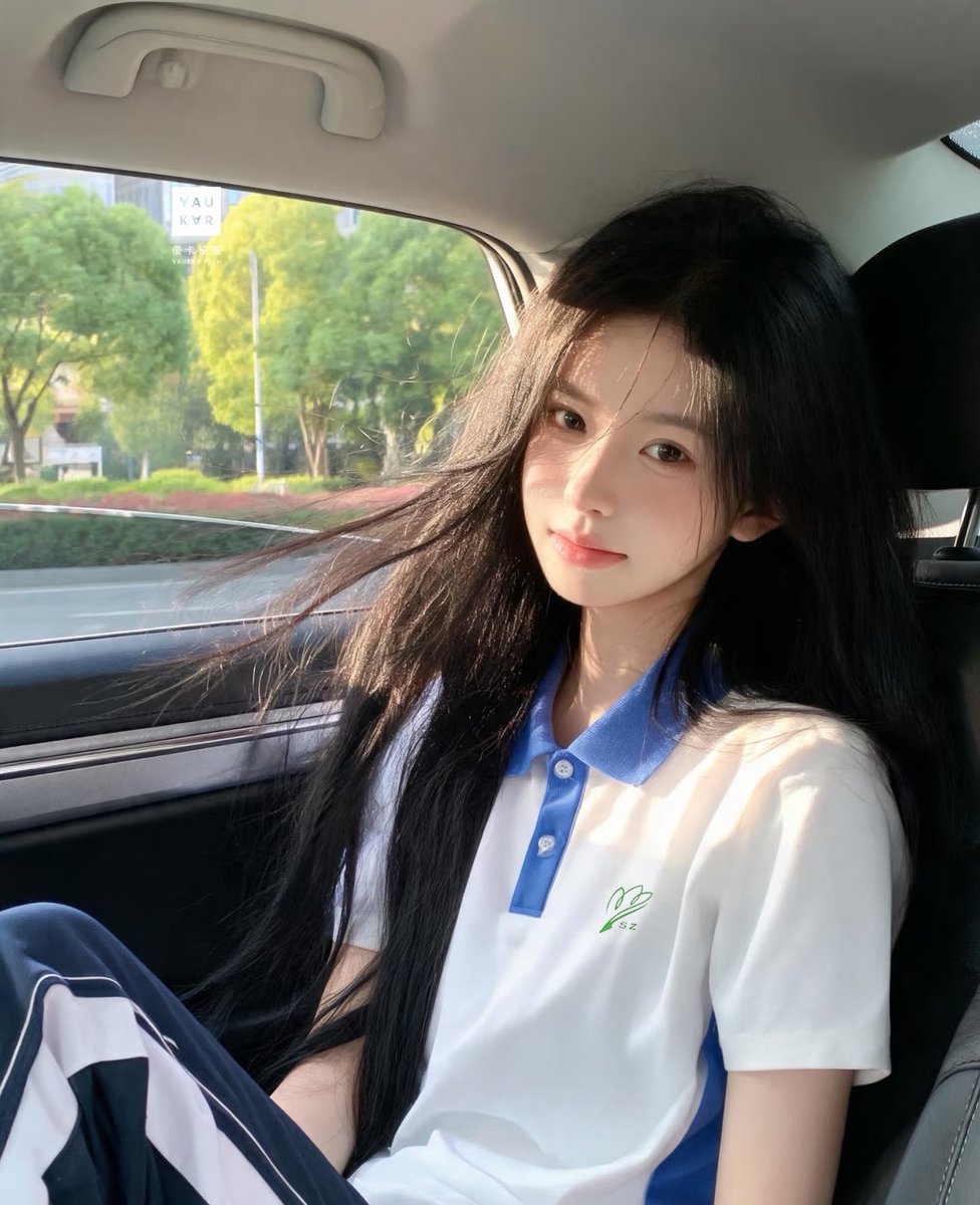 XJUFPr2Lzx35826's tweet photo. 背着爸妈拍的！！！！！

有谁要来锐评我15岁的福吗？                                                

流言111我真看！看完不许乱传噢！！ https://t.co/HC47YZAtUx