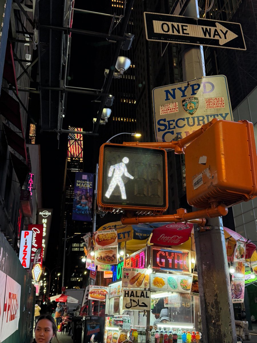 Sophia11Notes's tweet photo. The night view of Times Square, New York 🌃
#NYCnightview #TimesSquare https://t.co/ofvXXu4EsI