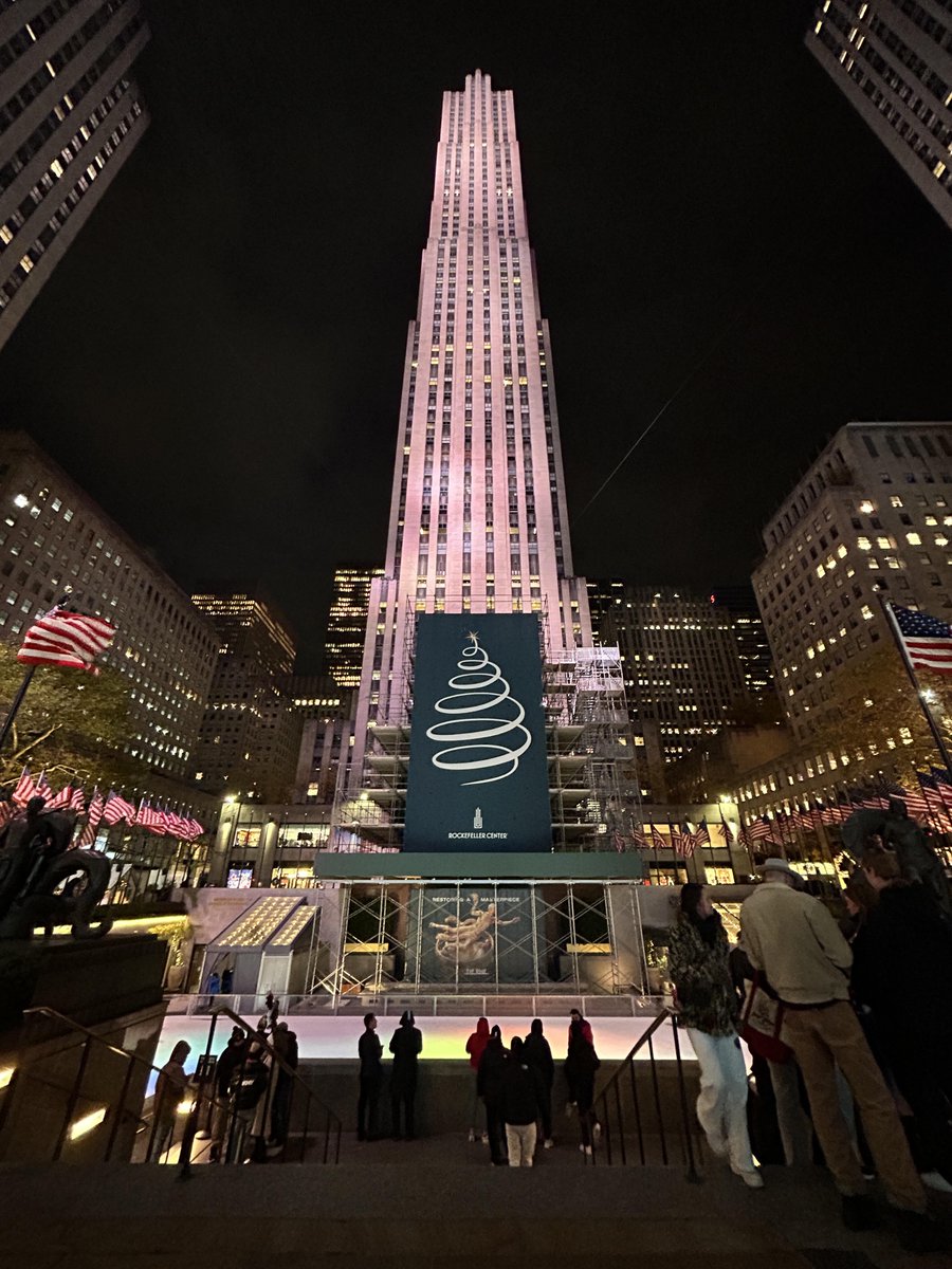 Sophia11Notes's tweet photo. The night view of Times Square, New York 🌃
#NYCnightview #TimesSquare https://t.co/ofvXXu4EsI