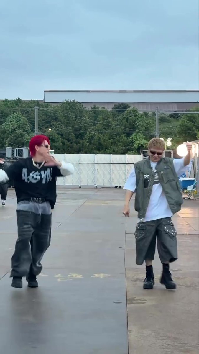 TBS_geino's tweet photo. Number_i『ROCK IN JAPAN 』の裏側を公開
「3人の背中が素敵すぎる」「推しが幸せそうで幸せ」

⬇️記事はこちら📷📝
https://t.co/ganzhviRSD 

＃Number_i　＃平野紫耀　#神宮寺勇太　＃岸優太　
＃Yahooニュース https://t.co/pAG4Mviu5d