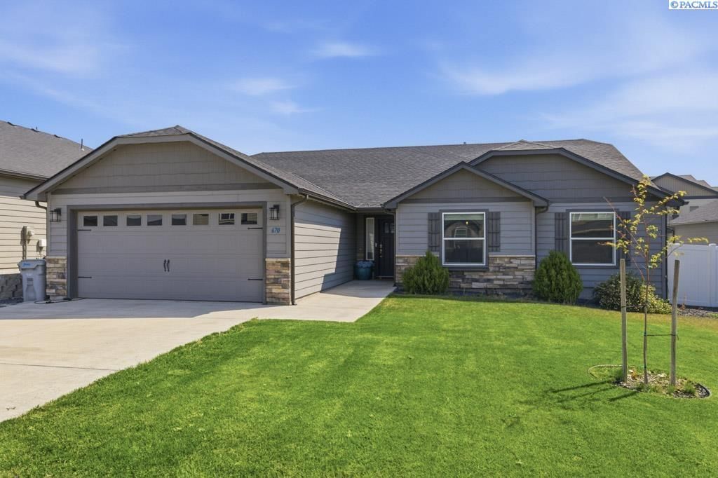 TeneshaPonzi's tweet photo. Just Listed! Do not miss this new listing at 670 SW Wheat Ridge Dr, Pullman. https://t.co/iOcGzmzddl