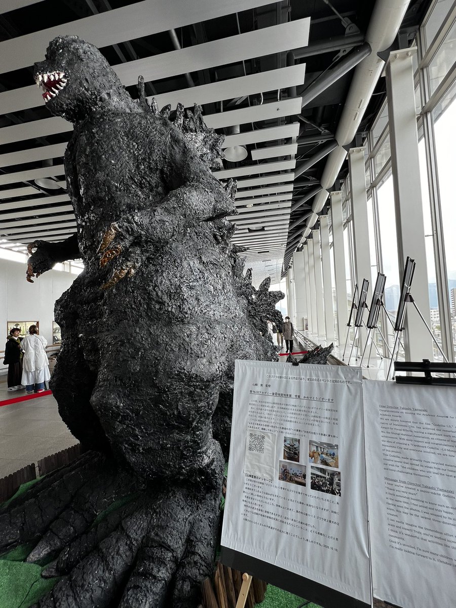 yonowawaru's tweet photo. 松本駅にいたゴジラ。今はもういないと思う。
(この前の映画の監督の出身地が松本らしい) https://t.co/mJrwnnk8Zf
