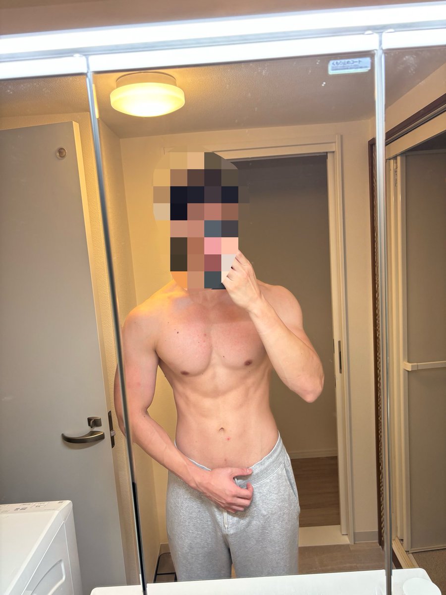 cskl9yj's tweet photo. chest day https://t.co/aeJjbzSuct