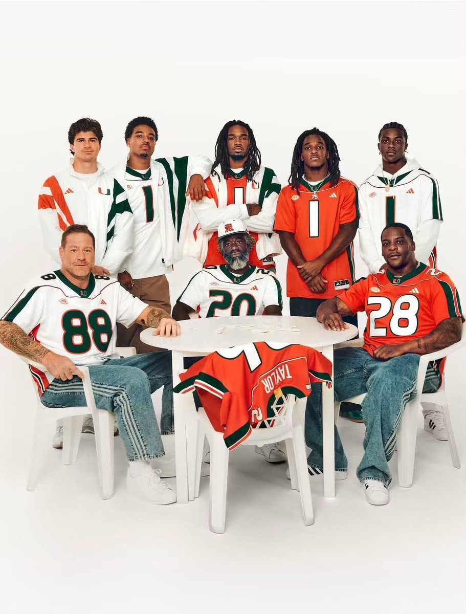 98CanesFootball's tweet photo. Empty seat for Sean Taylor #RIPSeanTaylor #26 https://t.co/kLBG9ZFWDT