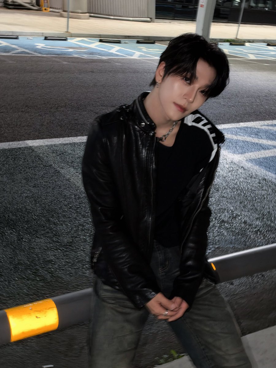 xxinlongie's tweet photo. Xinlong is so attractive but he needs to do something silly every 5 secs or he'll explode https://t.co/pnnGaAtzHS
