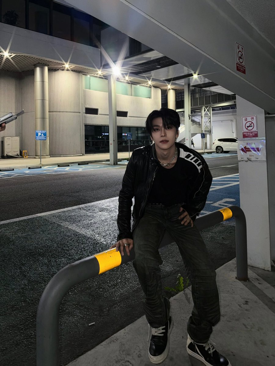 xxinlongie's tweet photo. Xinlong is so attractive but he needs to do something silly every 5 secs or he'll explode https://t.co/pnnGaAtzHS