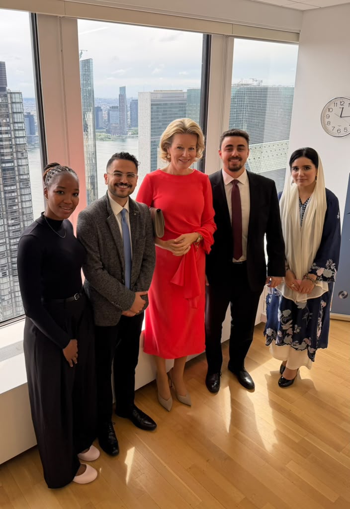 PakFightsPolio's tweet photo. On the sidelines of #UNGA, UNICEF Global Youth Health Advisory Group member @AlishbaKBarech  joined fellow youth delegates in meeting Her Majesty Queen Mathilde of Belgium, bringing young voices to a global conversation on a shared priority: putting child survival and health at the heart of global action.

With Pakistan and Afghanistan remaining the world’s last two polio-endemic countries, the discussion highlighted the importance of sustained global leadership, partnership and advocacy to reach every child and achieve a polio-free world.

During the interaction, Her Majesty expressed interest in visiting Pakistan and supporting advocacy for child health and polio eradication among global leaders.

Young voices like Alishba’s are helping connect Pakistan’s efforts with global conversations — reinforcing that ending polio is not only about stopping a disease, but about protecting children and building a healthier future for all.
@MonarchieBe @UNICEF 
#UNGA81 #EndPolio #PolioFreePakistan #ChildHealth #YouthVoices #ForEveryChild #GlobalHealth