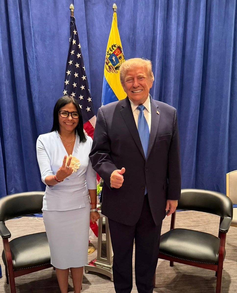 maibortpetit's tweet photo. Las  esperadas fotos de Delcy Rodríguez y el presidente  @potus  en la reunión de esta noche en NYC. https://t.co/YmqMNfLAH4