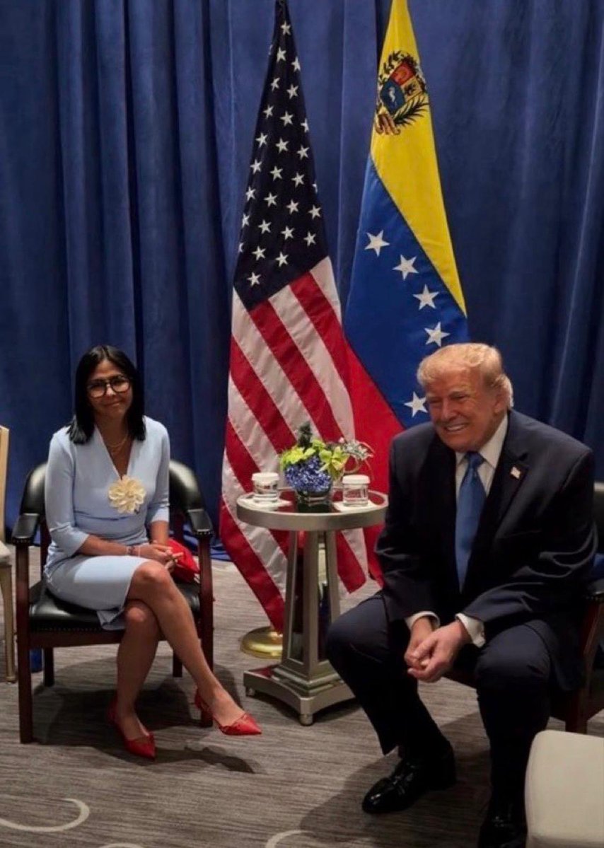 maibortpetit's tweet photo. Las  esperadas fotos de Delcy Rodríguez y el presidente  @potus  en la reunión de esta noche en NYC. https://t.co/YmqMNfLAH4