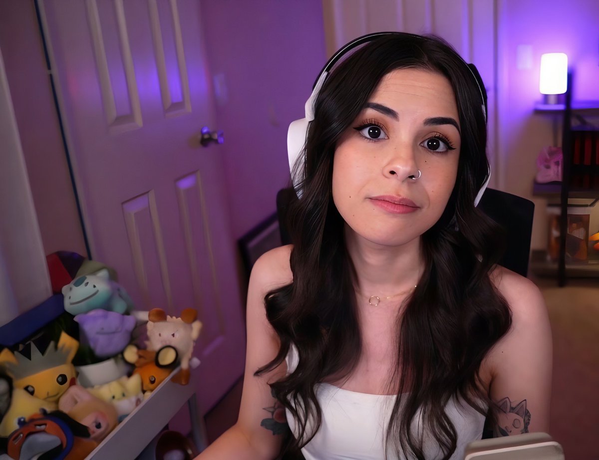 LunityHUB's tweet photo. A gentle reminder that #Lunity is one of the most prettiest streamers out there. #Twitch #YouTube https://t.co/Liz7kbAVAA