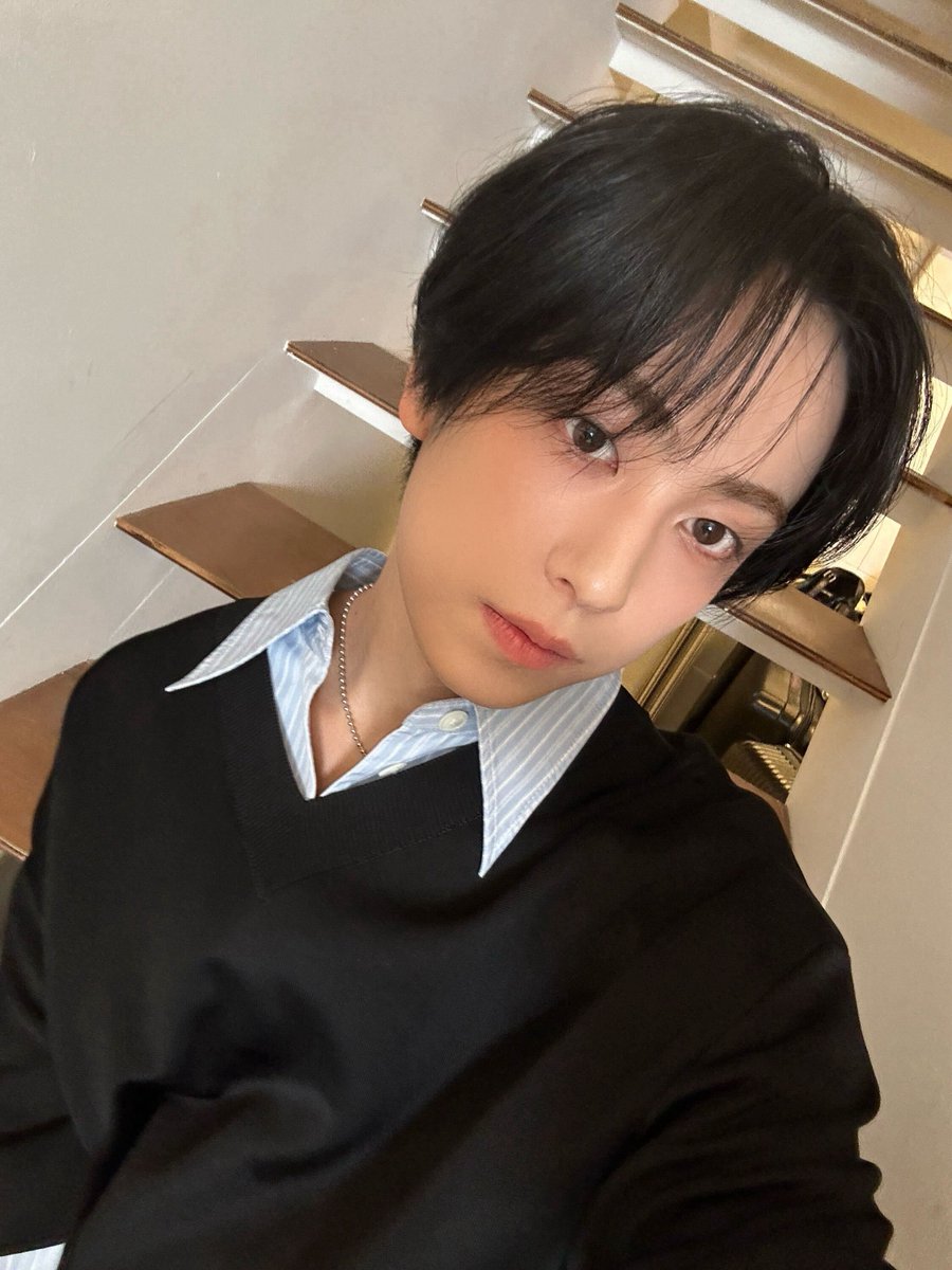 takki54's tweet photo. 아웃겨!!!!!!!!! 타키 얼굴 마카롱 보고 푸핰!! 하고 엄청웃어버림
너무 잘생겻고 강아도 강아냄새를 좋아해 판넬 타키도 맘에 들엇나봐 저도요 https://t.co/WLgiNoqhRx