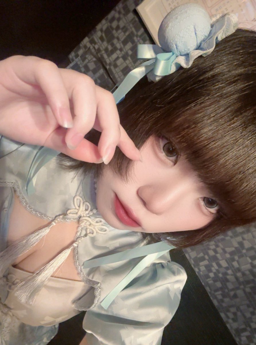 hima_chan39's tweet photo. -21時30分
5日ぶりのみーみです🐼
明日歯抜きやけん今日しか飲めないのでみんな呑も〜〜〜😭😭❕
１週間禁酒生活が迫ってくる……💧
来店遠隔お待ちしてます(ᴖ ̫ᴖ  )♪

https://t.co/quYHRPQV71

 #福岡  #コンカフェ  #天神  #自撮り https://t.co/L6nIOS1HVq
