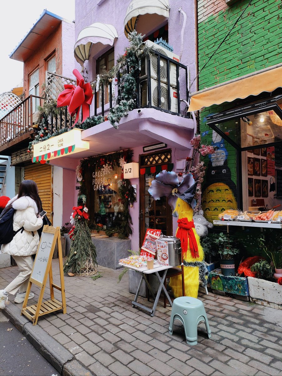 crabo543537's tweet photo. [Celebrating the vibrant spirit at Picaicheng! Every corner here brings colorful warmth and nice surprises ]， https://t.co/GukXqT7r2n