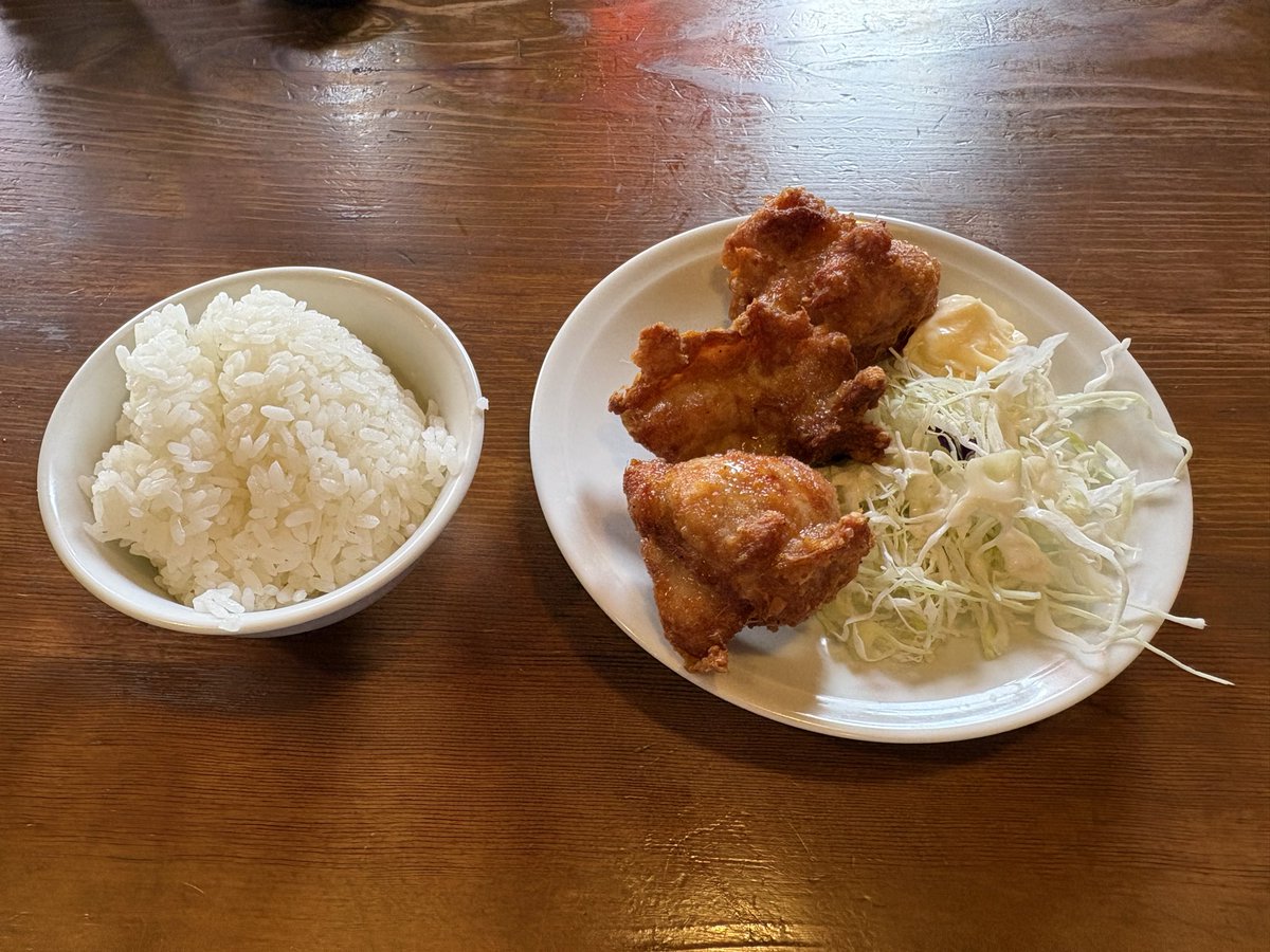 kou_none's tweet photo. 今日は5台でプチオフ会でした。
いろいろお話して交流出来て楽しかった😊

お昼は残ったメンバーで中華そば　やまたかさんへ。
今回は中華そばと唐揚げセットを美味しく頂きました✨ https://t.co/Kwsb9yD9Kx