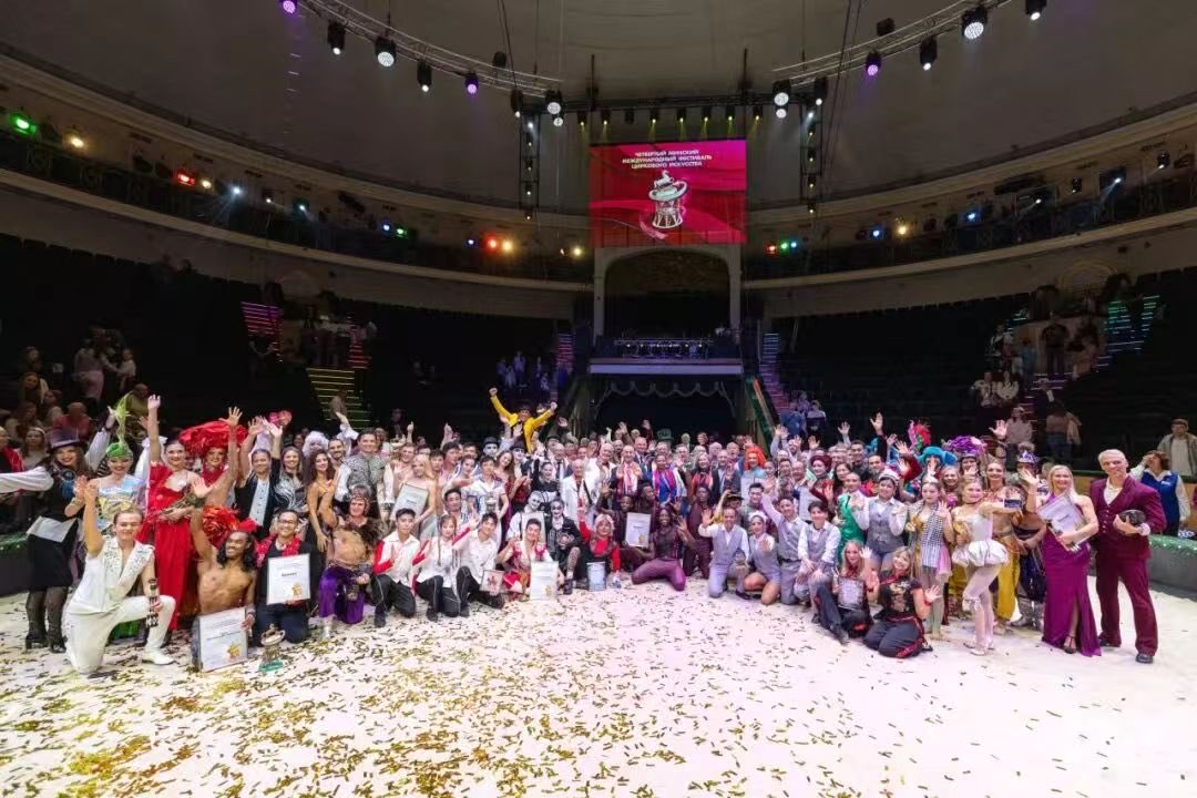 ThisIsHunan's tweet photo. In golden September, two performance teams from the Hunan Acrobatic Art Theatre traveled respectively to Dushanbe, Tajikistan, and Minsk, Belarus, to participate in two major international circus arts festivals, winning three honors. #ThisisHunan #China #Art #ChineseCulture https://t.co/Prpt4sjG5t