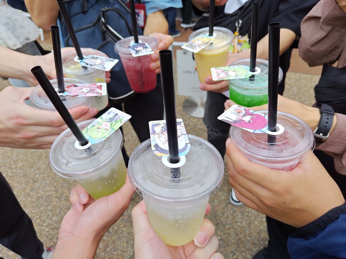 3sa3_'s tweet photo. 大阪DJ＋大阪さんぽ会お疲れ様でした！
打ち上げは楽しすぎて一瞬で2時間経ってましたし、さんぽ会では皆でコラボドリンクを飲んだりあべのハルカスから大阪の景色を一望したりと最高に楽しい2日間でした！
お会いした皆さん、本当にありがとうございました！ https://t.co/EbqksaQ8kR