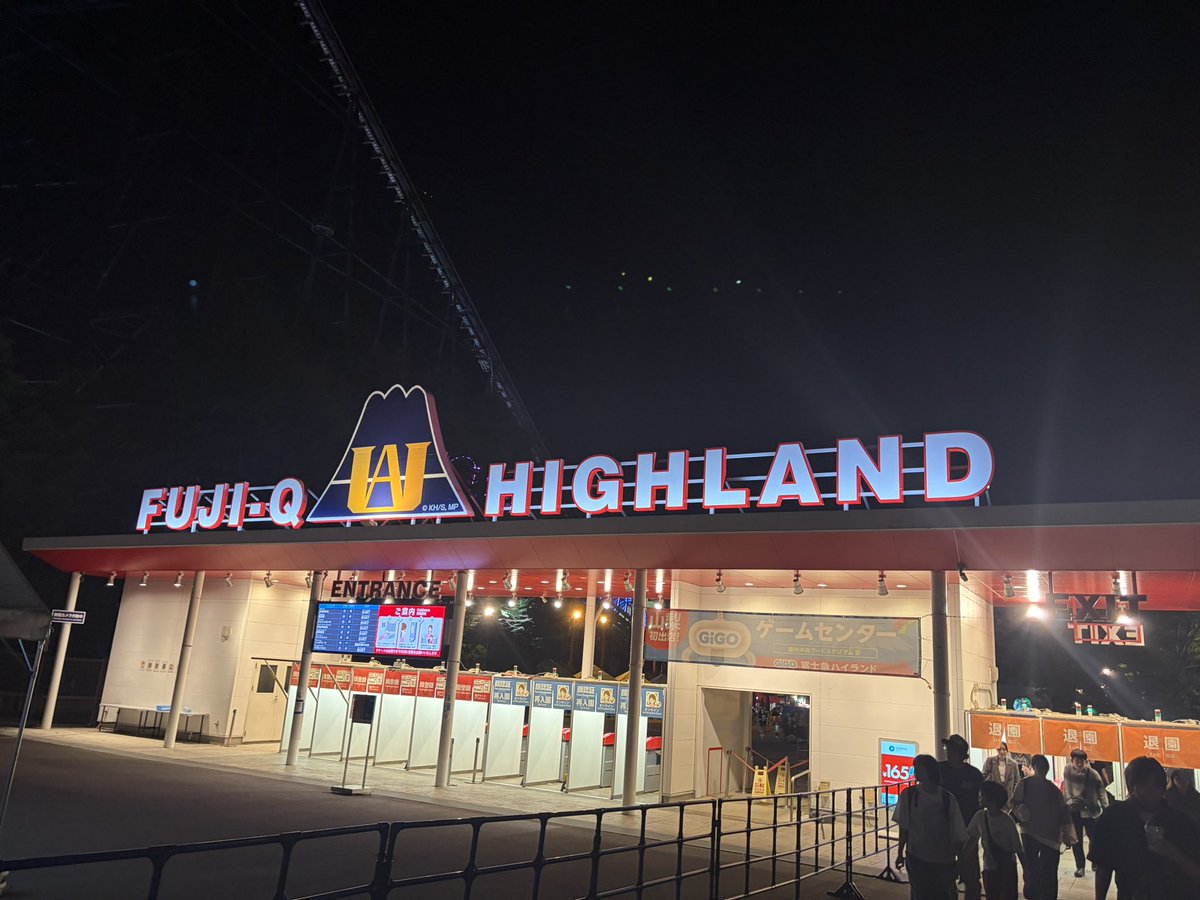 cantk_othello's tweet photo. 22(火)
幸夢富士急デー🎢
SWの高速渋滞に巻き込まれ、到着までに1時間半のはずが4時間かかるとは…
久しぶりの絶叫系、楽しかったなぁ
次はみんなでナガスパね！

23(水)
ポケモンデー②
ポケセンキョウト▶︎カドショ巡り
21日の東京と合わせて、グッズいっぱい買えた✨
ブラッキー増えた🥰ﾜｰｲ https://t.co/QURfd7gF18