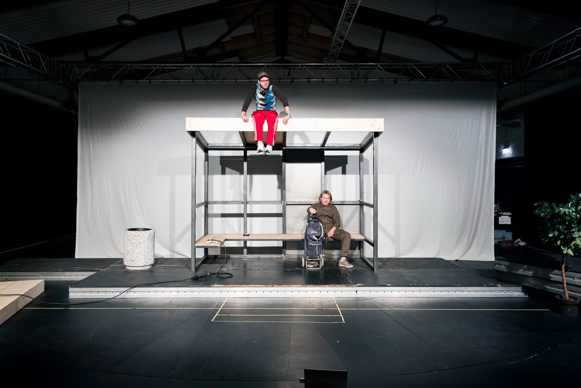blnensemble's tweet photo. unsere nächste Premiere: Max Hopp inszeniert "Warten auf'n Bus" von Oliver Bukowski und Hannah Zufall. gerade laufen die Proben mit Peter Moltzen und Gabriel Schneider, Premiere ist am 25.10.! #BEbus https://t.co/Q4bCVBTagr