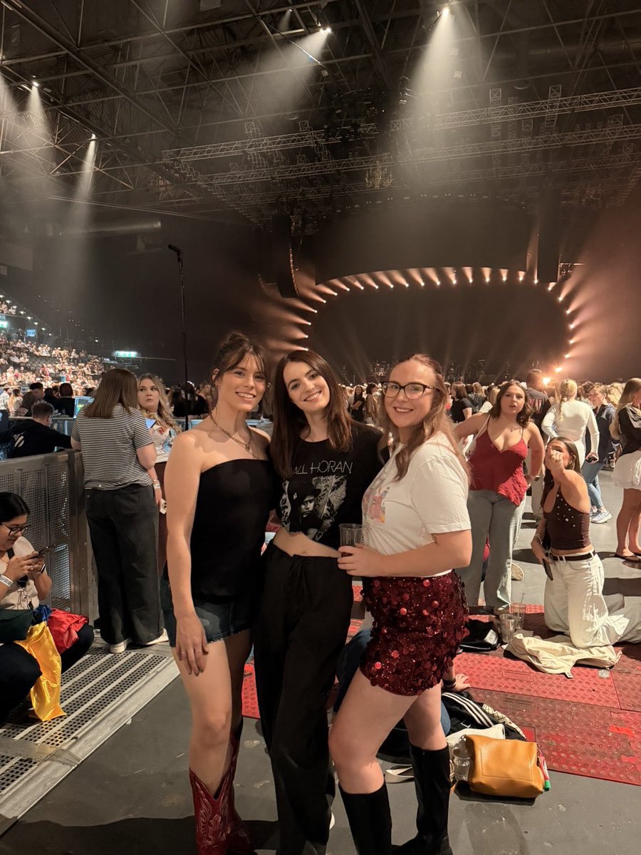 indiarainrocks's tweet photo. niall horan
dinner party live on tour
night 1
birmingham
oh niall tour we are so backkkkkk 🙂↕️
#DPLOTBirmingham https://t.co/agJmr65zcZ