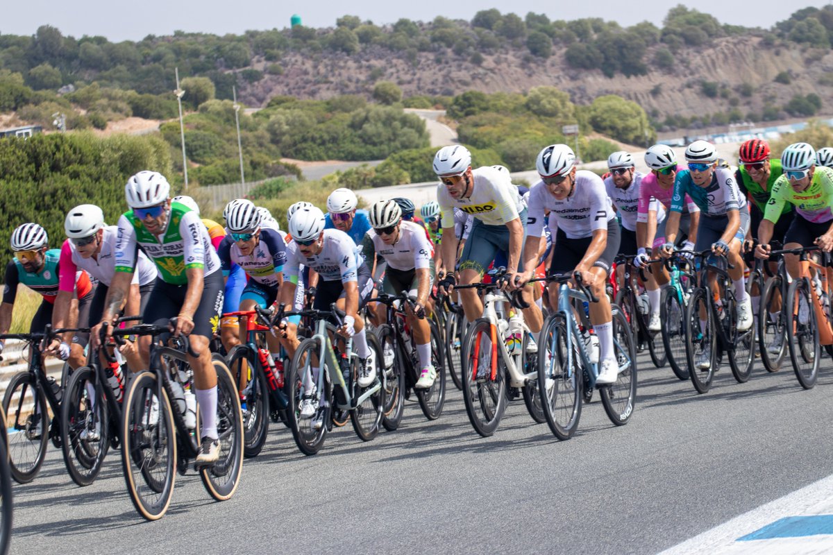 FACiclismo's tweet photo. 🏆Ganadores finales de la #CopaAndalucíaCarretera2026🏆👏👏👏 

👉Cinco fueron finalmente las citas puntuables que conformaron una competición que llevó al pelotón máster por espectaculares escenarios de la geografía andaluza.  

🙌¡Enhorabuena a todos!🙌 

ℹ👇 https://t.co/lpt69mzTi1