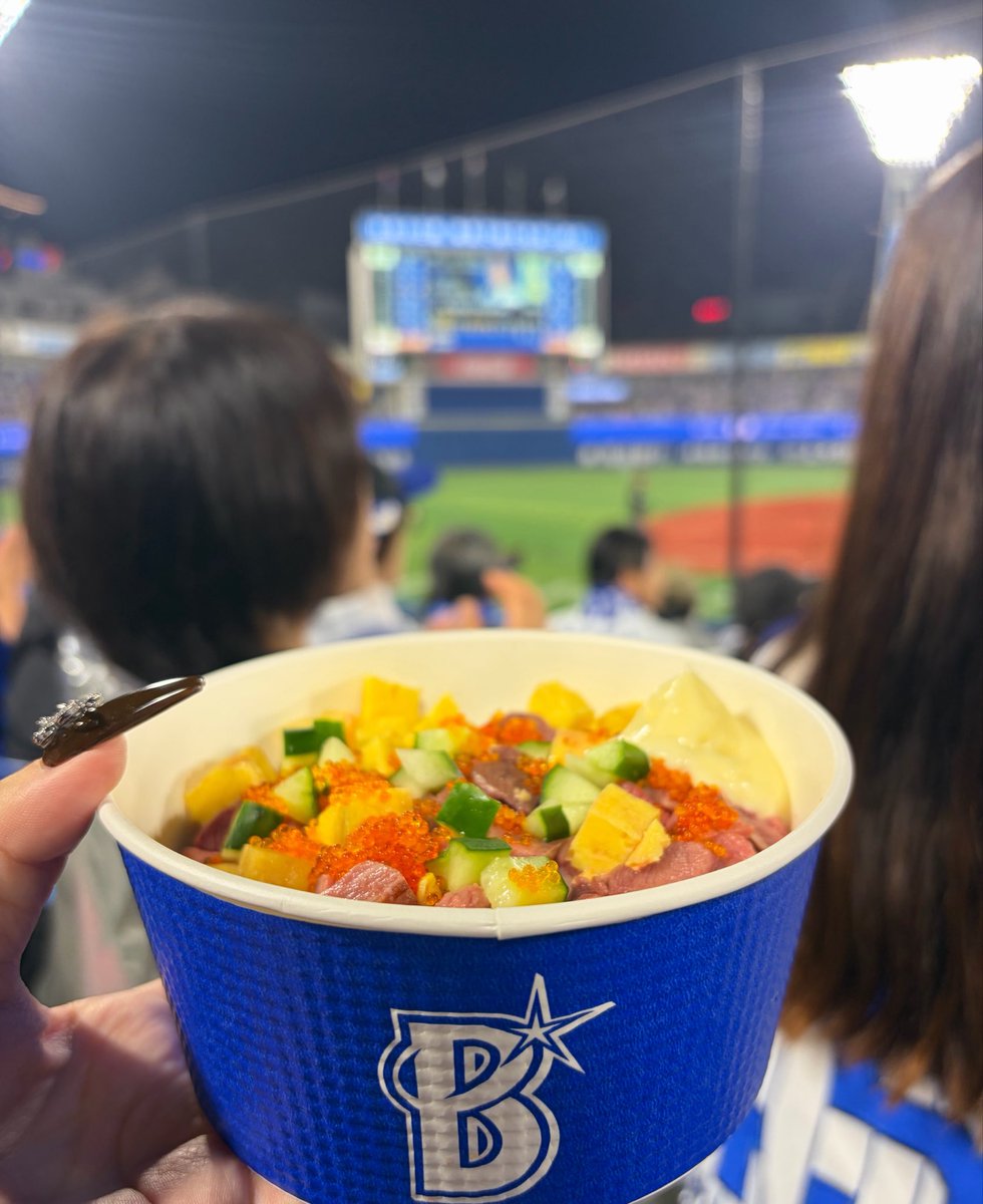 bay_mi_50's tweet photo. 今日はここから❣️
佐野さんのローストビーフ丼また食べられて嬉しい😭😭😭😭♡ https://t.co/FENlwUwRki