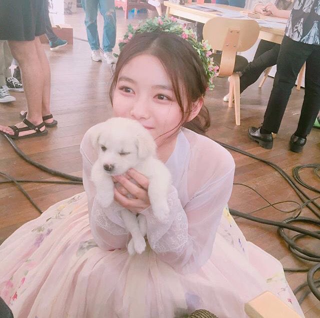 i_yeon_16's tweet photo. 주인장 최애 제일 아랑하는 비하인드 사진 투척하고 감 진짜 너무 예쁨 아ㅠㅠㅠ https://t.co/qADpHyVm8K