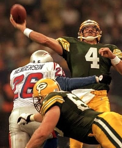 SpinelliPa93568's tweet photo. @benmaller Brett Favre pass!
#instatriva https://t.co/Q9LKo1Xo58