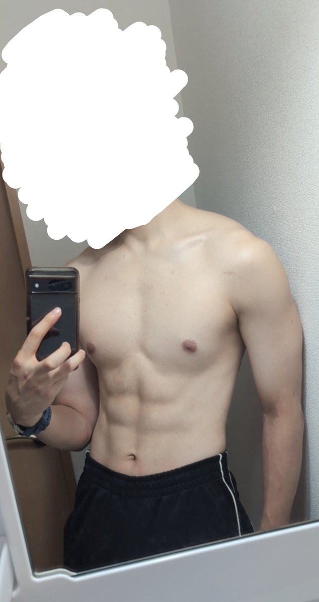Ryo_31415's tweet photo. ジム通い始めて2週間くらい？
今のところ続いてます！💪💪(そもそも家トレをずーっと続けていたんですけど笑)
デカくなってる感じはあんまりないですが、じっくり頑張りますよ……

 #腹筋  #腹筋フェチ  #筋トレ https://t.co/uEzQjv2bNX