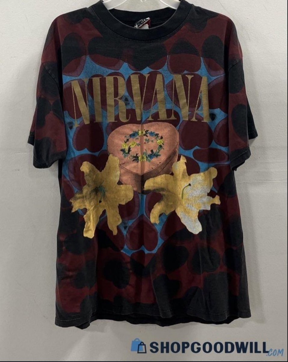 whotfisjovana's tweet photo. this is what’s happening to your goodwill donations btw. local thrift stores are the way to go https://t.co/fJIPTERAJM