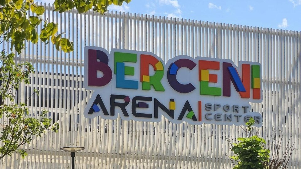 eurohockey's tweet photo. ๐ท๐ด๐The Berceni Arena in Bucharest has been officially renamed the Doru Tureanu Arena, honoring a six-time Romanian champion and #IIHF Hall of Fame member
#IceHockey #Romania #BeActive #hochei #FRHG https://t.co/PGHdqGC6pN