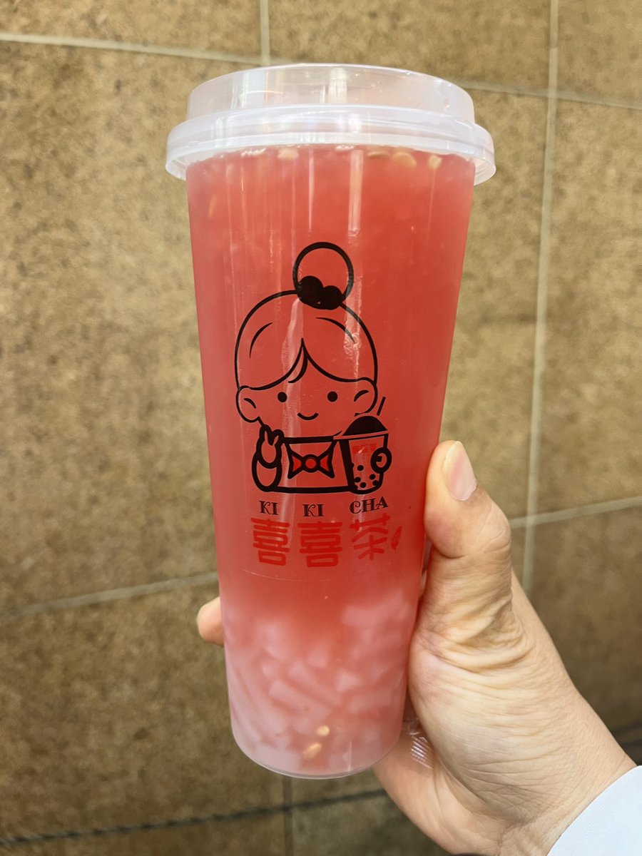 man_tarow's tweet photo. ほんだばナタデココ入りすいかジュースちゅうちゅうしながら中華街りだっつ！ https://t.co/T1UmendqD7