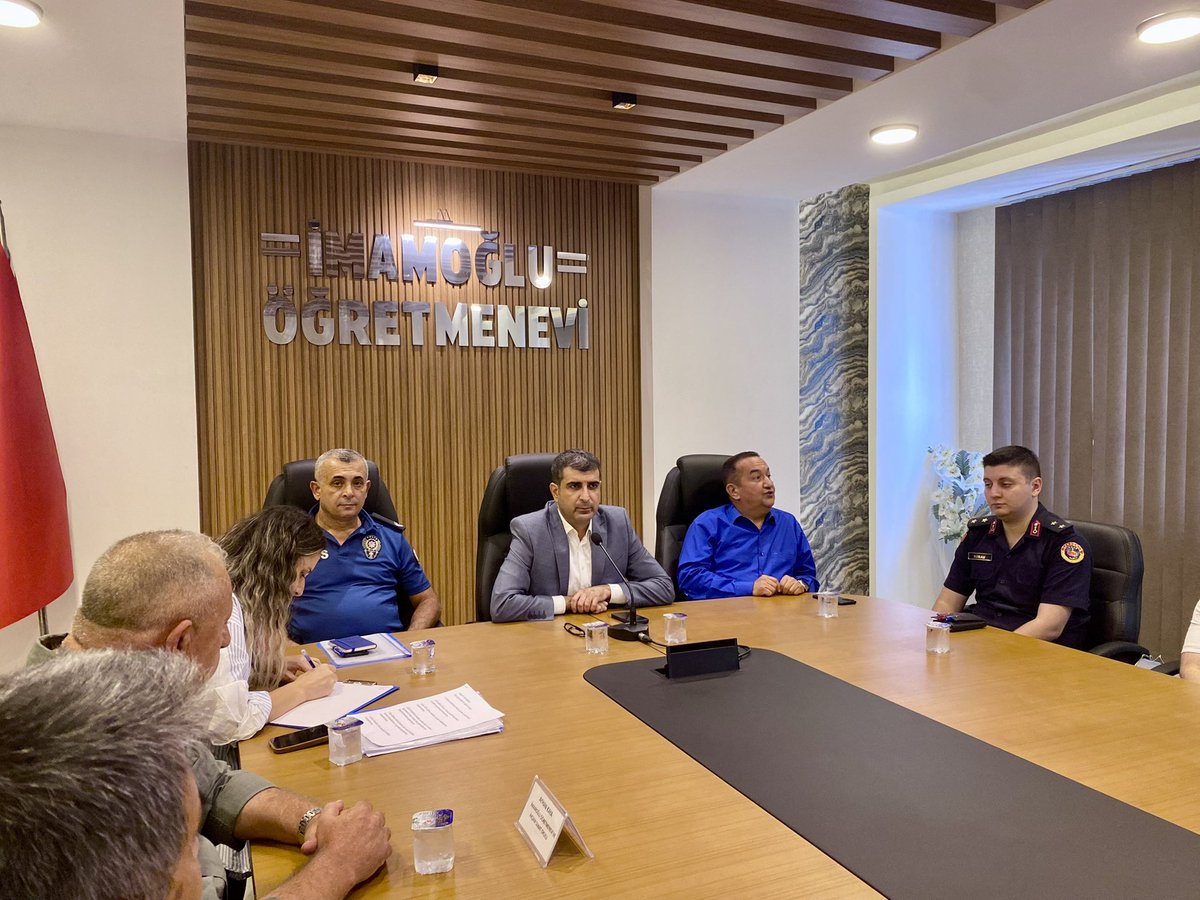 ImamogluKay's tweet photo. Kaymakamımız, Sn. İbrahim ŞENKON Başkanlığında, Birim amirlerimizin katılımıyla okul güvenliği toplantısında alınan tedbirler ve yürütülen faaliyetler gözden geçirildi. https://t.co/Kn4A4MJgtu