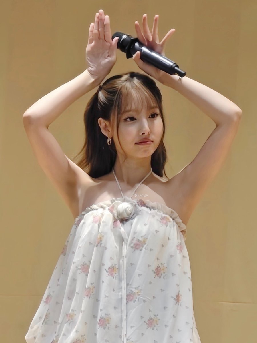 babyblue_0922's tweet photo. 260920🐰🥕
#NAYEON #ナヨン #나연 #TWICE #트와이스 https://t.co/2oVILvbeRR