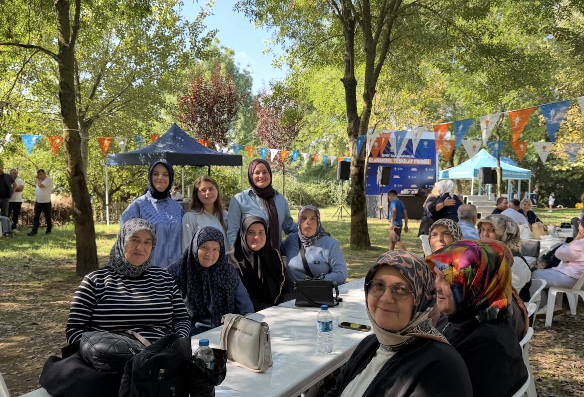 akkadinizmit41's tweet photo. Teşkilat Pikniğimiz🌿

Gerçekleştirdiğimiz üç kademe teşkilat pikniğimize katılarak bizlerle birlikte olan;

.İl Kadın Kolları Yönetim Kurulu Üyelerimize,
.Kadın Kolları Mahalle Başkanlarımıza ve yönetimlerine 
. Kadın Kolları İstişare Kurulu Üyelerimize
.Kadın Kolları Sandık Müşahitlerimize ve kıymetli ailelerine teşkilatımız adına gönülden teşekkür ederiz.

İyiki varsınız,İyi ki hep birlikteyiz…💐

@tugbaisikercan 
@yyaseminozdemir