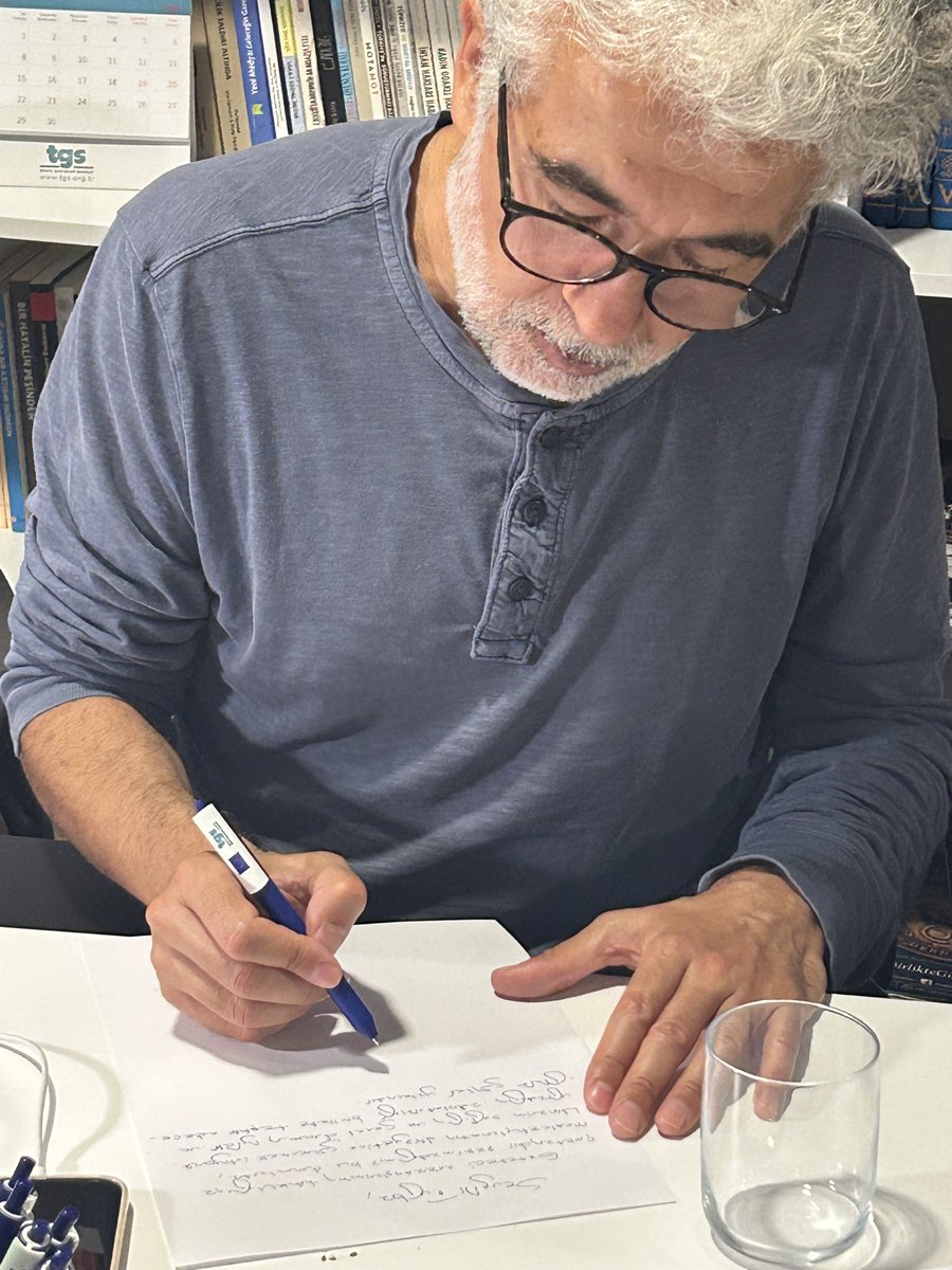 ErolOnderoglu's tweet photo. 🎂Doğum günün kutlu olsun Tuğba!

Yeni yaşına cezaevinde girmek zorunda bırakılmanı kabul etmiyoruz. Hep yanındayız.

Aramıza döndüğün günleri sabırsızlıkla bekliyoruz😉

#İyiKiDoğdunTuğbaTekerek https://t.co/WVZk4thzDV