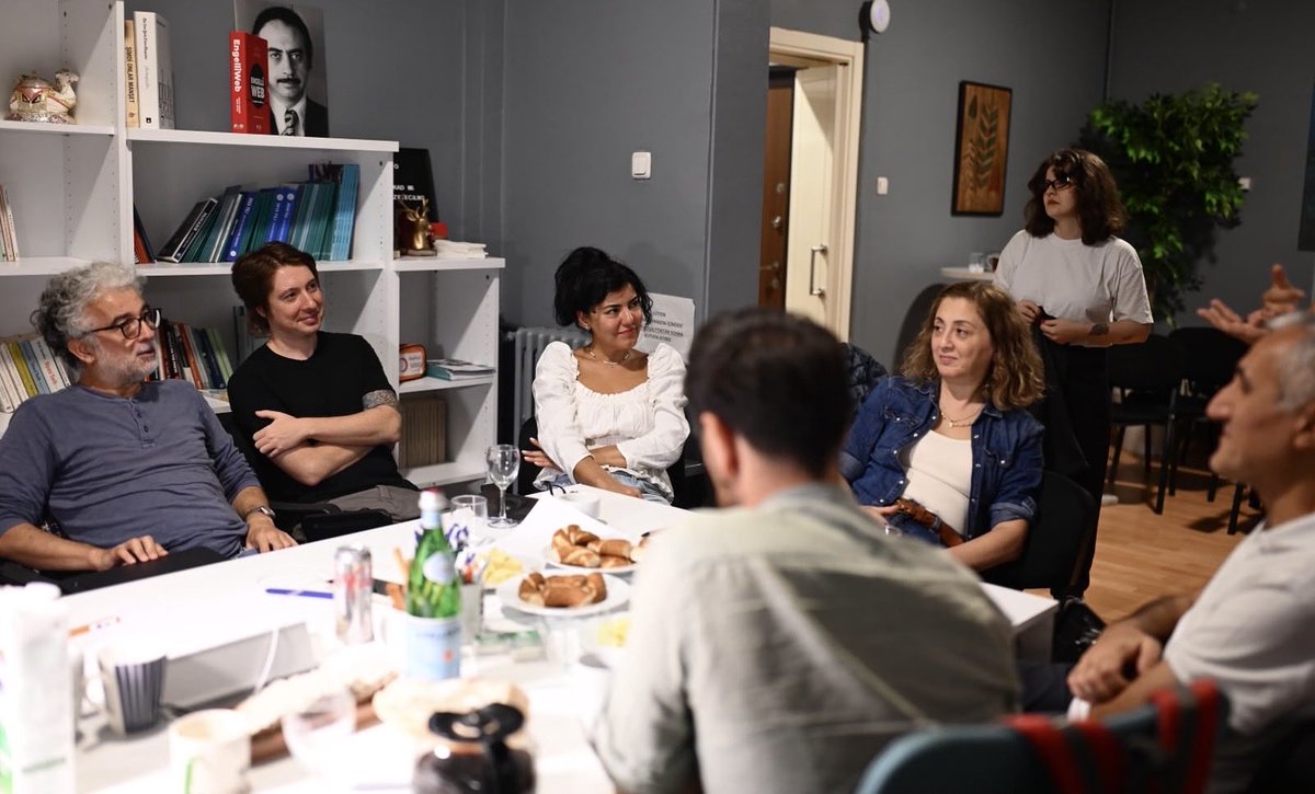 ErolOnderoglu's tweet photo. 🎂Doğum günün kutlu olsun Tuğba!

Yeni yaşına cezaevinde girmek zorunda bırakılmanı kabul etmiyoruz. Hep yanındayız.

Aramıza döndüğün günleri sabırsızlıkla bekliyoruz😉

#İyiKiDoğdunTuğbaTekerek https://t.co/WVZk4thzDV